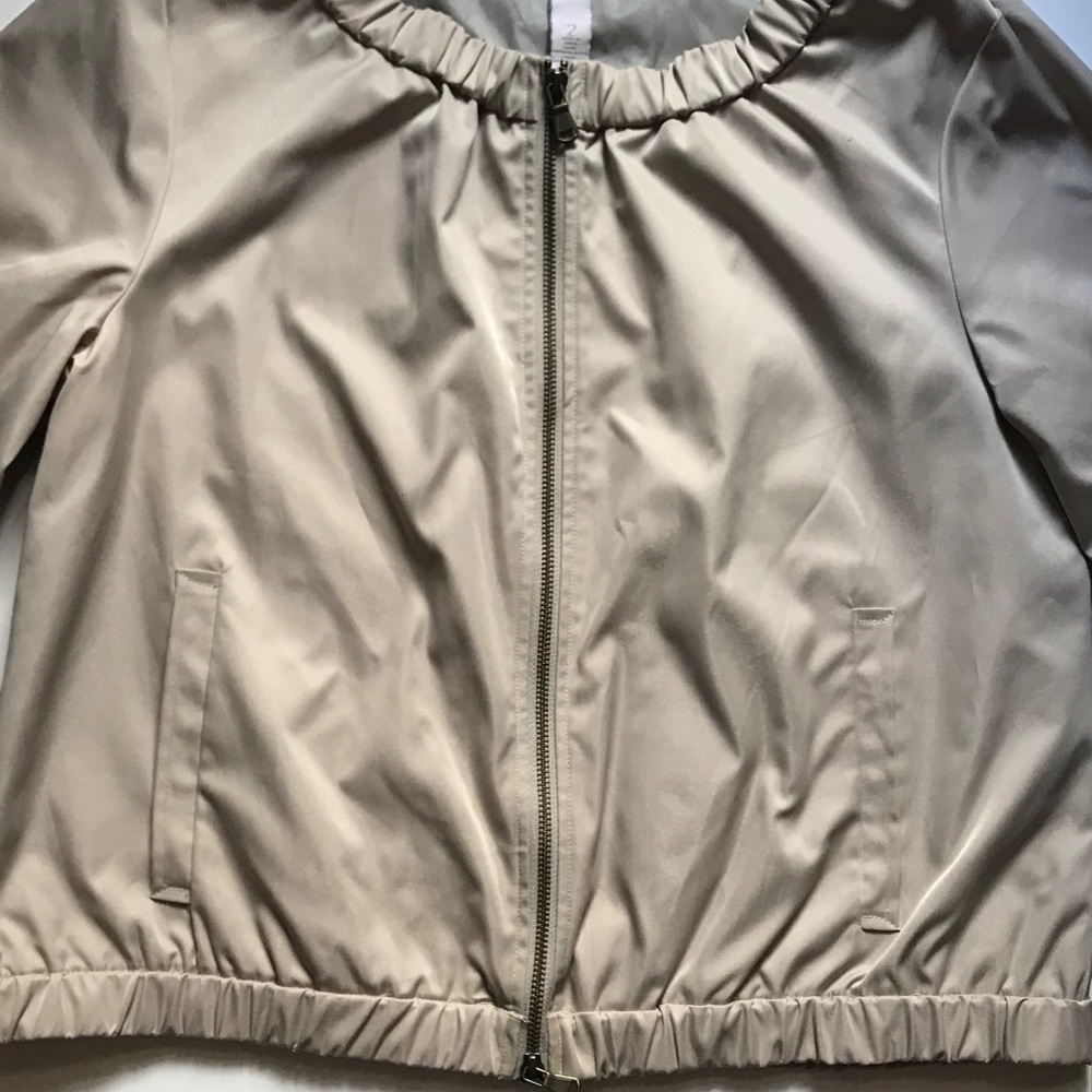 Tan colored jacket - Picture 2 of 7